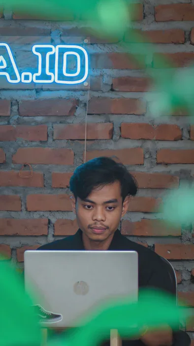 7 Alasan Freelancer dan Pebisnis Wajib Pakai AI Website Builder 2026, Efisien Tanpa Ribet