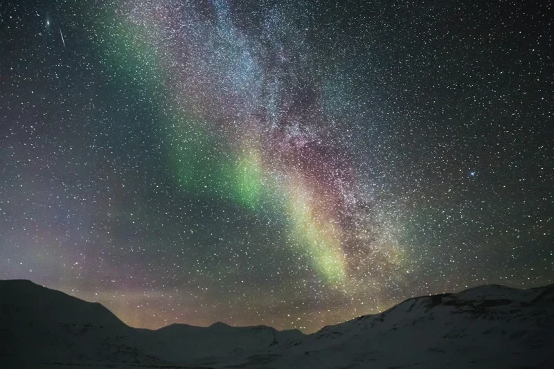 Menakjubkan, Penampakan Aurora dan Galaksi Terbaru 2026 dari Jendela ISS