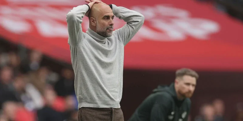 Pep Guardiola Kumpulkan Pemain Man City Tengah Malam, Isu Kepergian Beredar